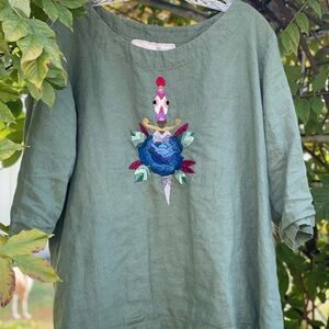 notPERFECTLINEN Green January Top with Embroidered Design